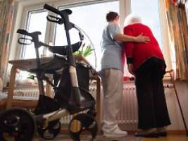 pflege wird zu armutsrisiko: eigenanteile in der pflege sollen trotz reform bleiben