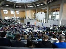 Sondervermögen zweckentfremdet?: Ökonomen: Neue Schulden fließen nur zur Hälfte in Investitionen