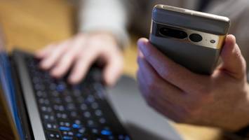 bezirksbürgermeister vor gericht: durfte er dienst-mails lesen?