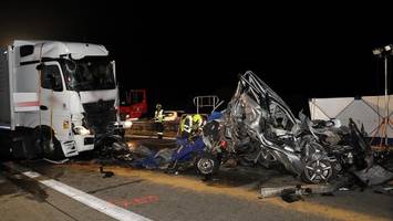 A3 in Bayern: Autofahrer zwischen zwei Lkw zu Tode gequetscht
