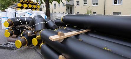 Wärme aus Abwasser und turmhohe Energiespeicher: Wie die Stadtwerke am Fernwärmeausbau arbeiten