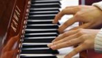 Musikwettbewerb: Können am Klavier - Bach-Wettbewerb für junge Talente
