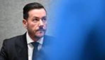 rené benko in erstem prozess zu zwei jahren haft verurteilt