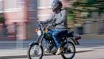Südbadischer Ortenaukreis: Mopedflucht vor Polizei endet mit Unfall und Festnahme
