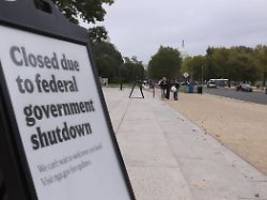 Bereits Tausende gekündigt: Gericht stoppt Trumps Massenentlassungen im Shutdown