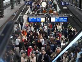 Störung bis Betriebsschluss: Kabelschaden legt Hamburger Hauptbahnhof lahm