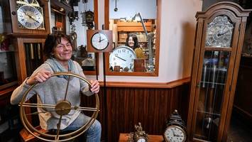 traditionsladen schließt: in der „zeit“ stehen geblieben