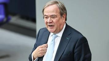 „Maischberger“: Laschet überrascht mit Lob für Trump