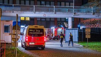 feuer in flüchtlingsheim am Überseering – vier menschen verletzt