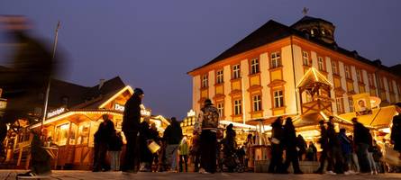 Schon Mitte Oktober in die Vorweihnachtszeit starten? Das Bayreuther Winterdorf macht es möglich