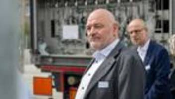 Arbeiten in der Rente: Finanzminister Crumbach hält Aktivrente für unsozial