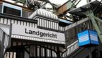 Folgenschwerer Unfall: Mann mit Absicht angefahren? Prozess in Wuppertal gestartet