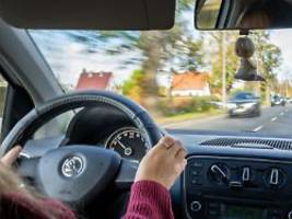 Weniger Fahrstunden und Fragen: Schnieder: So wird der Führerschein günstiger