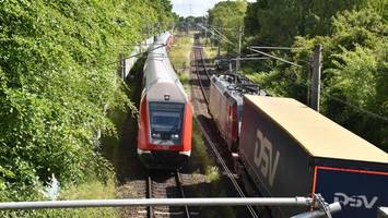 kontrolle im regionalzug: zehn fahrgäste haben messer griffbereit