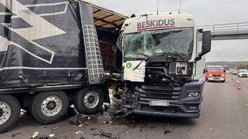 Lkw fährt auf Lkw, 400 Liter Diesel laufen aus – Verzögerung enorm