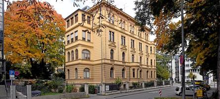 Historische Wohnung, Ackerfläche, Mehrparteienhaus: Was in Augsburg versteigert wird