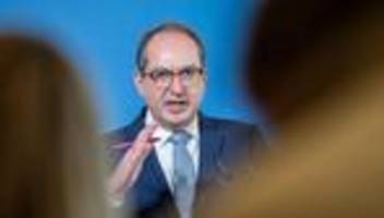 Wehrdienst: Dobrindt erwartet keine schnelle Einigung beim Wehrdienstgesetz