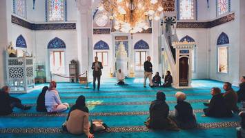 zwei freie tage für muslime – schleswig-holstein wagt schritt in den alltag