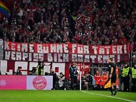 Beim Spitzenspiel gegen Dortmund: Bayern-Fans protestieren gegen Umgang mit Jérôme Boateng