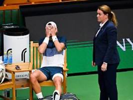 Boris Becker meldet sich zu Wort: Tennisstar kämpft nach schwerer Verletzung mit Tränen
