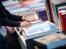 Knappe Druckkapazitäten: Bücher sind die Dubai-Schokolade dieses Herbstes