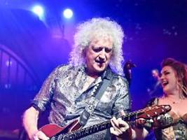 legendäres solo gespielt: brian may überrascht musical-besucher in stuttgart