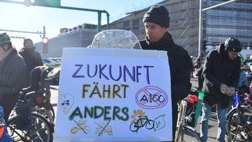 warum menschen gegen den weiterbau der a100 demonstrieren
