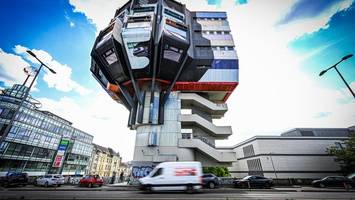 aktivisten besetzen bierpinsel in steglitz – polizei im einsatz