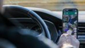 google maps & co.: navi statt straßenschild: wie kommunen mit verkehr kämpfen