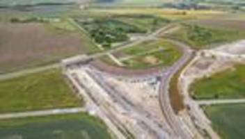 verkehr: vollsperrung auf der a14 bei halle