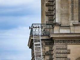 Panne auf der Flucht: Minuten wie aus einem Film - Spektakulärer Raubzug im Louvre