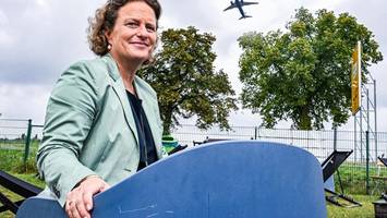 flughafen ber: entspannen, wo nebenan die düsenjets dröhnen