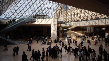 Raubüberfall auf Louvre: Juwelen-Diebe sind auf der Flucht