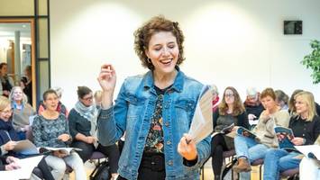 Das löst Glücksgefühle aus: Ein Mitsing-Workshop mit Fjarill