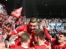 Kaiserslautern gewinnt Derby: Sie können jetzt auch Last-Minute-Siege