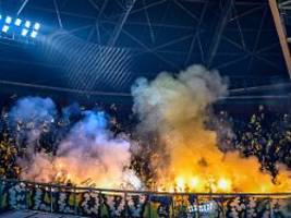 Kurz vor Anpfiff abgesagt: Randalierende Fans verhindern Stadtderby in Tel Aviv