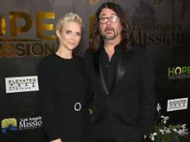 Nach seinem Seitensprung-Baby: Dave Grohls Frau begleitet ihn auf roten Teppich