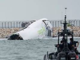 Zwei Tote in Hongkong: Boeing-Frachtflugzeug stürzt nach Landung ins Meer