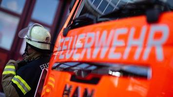 Prignitz: Brand in umgebautem Stall – Feuerwehr entdeckt Toten