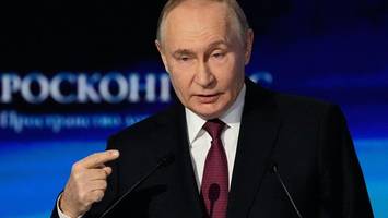 Schmeicheleien zur richtigen Zeit – wie Putin Trump auf Linie bringt