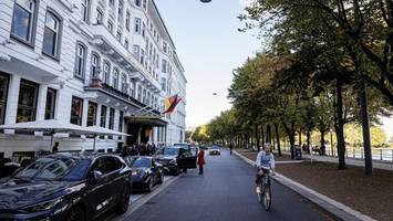 Unbekannte zerstören Straßenschild am Jungfernstieg – wegen TikTok