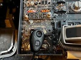 cockpitscheibe zersprungen: passagierin schildert horrormoment auf united-airlines-flug