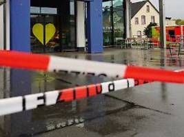 ermittler in lemgo rudern zurück: tötete mann sein opfer grundlos an supermarkt-kasse?