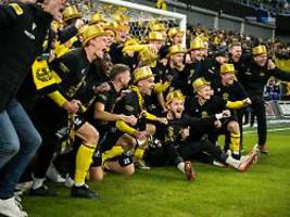 mjällby schafft die sensation: fischerdorf tritt den fußball-großklubs in den hintern