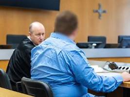 pflegebedürftige angezündet: mann für mord an großmutter angeklagt