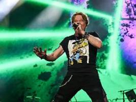 sauer auf den schlagzeuger?: axl rose rastet auf bühne aus