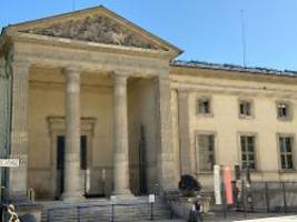 Sechs Kilo Goldnuggets gestohlen: 24-Jährige nach Pariser Museumsraub angeklagt