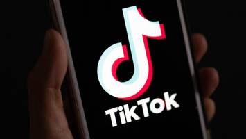neuer tiktok-trend erreicht deutschland – und zerstört straßenschild