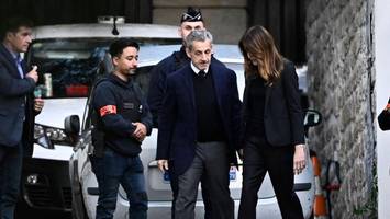 Hand in Hand mit Carla Bruni: Sarkozy tritt seine Haftstrafe an