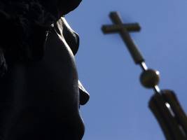 kirchliche selbstbestimmung: akzeptiert karlsruhe ein sonderrecht für kirchen?